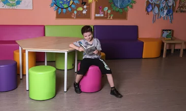 Taburetky - kruh, stôl Jolly, dvojkreslo Dominik